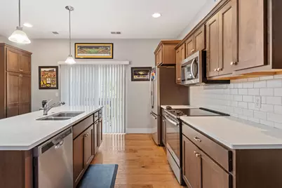 711 Cox Court, Leclaire, IA 52753 - Photo 4