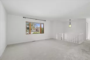 4140 Portage Ln, Hoffman Estates, IL 60192 - Photo 4