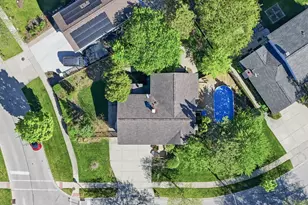 4140 Portage Ln, Hoffman Estates, IL 60192 - Photo 2