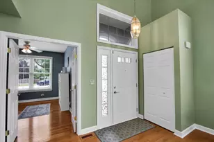 1575 Woodbury Cir, Gurnee, IL 60031 - Photo 6