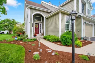 1575 Woodbury Cir, Gurnee, IL 60031 - Photo 1