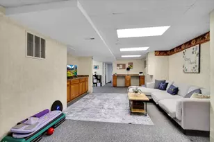 1575 Woodbury Cir, Gurnee, IL 60031 - Photo 32