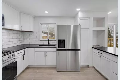10606 S Vernon Avenue, Chicago, IL 60628 - Photo 2