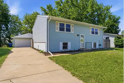 3203 W 66th Street, Davenport, IA 52806 - Photo 2