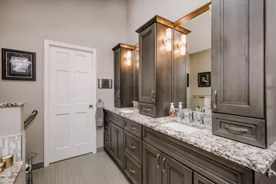 8035 Wolf Road, La Grange, IL 60525 - Photo 16