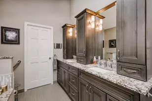8035 Wolf Rd, La Grange, IL 60525 - Photo 16