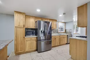 898 Debra Ln, Elk Grove Village, IL 60007 - Photo 10