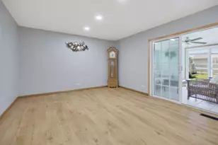 898 Debra Ln, Elk Grove Village, IL 60007 - Photo 12