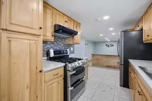 898 Debra Ln, Elk Grove Village, IL 60007 - Photo 8