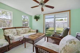 898 Debra Ln, Elk Grove Village, IL 60007 - Photo 14