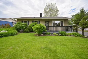 911 Lilac Ln, Joliet, IL 60435 - Photo 1