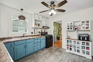 911 Lilac Ln, Joliet, IL 60435 - Photo 8