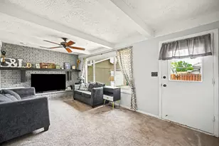 911 Lilac Ln, Joliet, IL 60435 - Photo 10