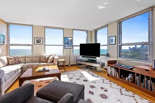 2626 N Lakeview Ave, Chicago, IL 60614 - Photo 2