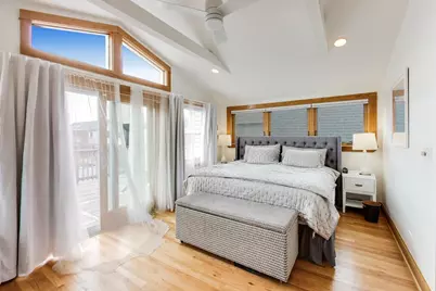 2433 W Hutchinson Street, Chicago, IL 60618 - Photo 16