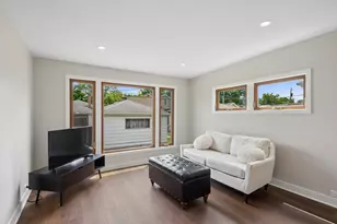 6341 N Tripp Ave, Chicago, IL 60646 - Photo 12