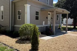 704 Locust St, Sterling, IL 61081 - Photo 2
