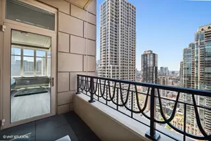 118 E Erie St, Chicago, IL 60611 - Photo 36