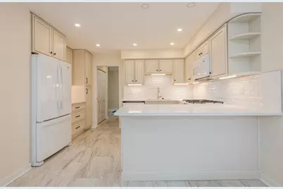 400 Park Avenue #D, Highland Park, IL 60035 - Photo 2