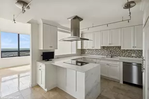 180 E Pearson St, Chicago, IL 60611 - Photo 6