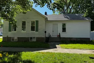 801 N Mill St, Pontiac, IL 61764 - Photo 1