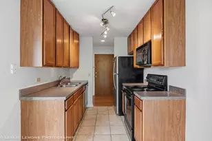 5950 Oakwood Dr, Lisle, IL 60532 - Photo 8