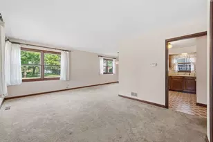 629 N Lakeview Dr, Round Lake, IL 60073 - Photo 2