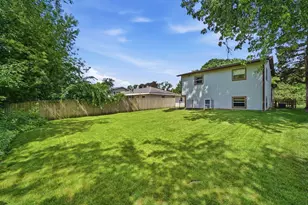 629 N Lakeview Dr, Round Lake, IL 60073 - Photo 18