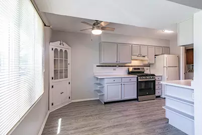 414 Inverrary Lane #414, Deerfield, IL 60015 - Photo 6