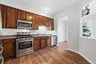2940 White Thorn Cir, Naperville, IL 60564 - Photo 6
