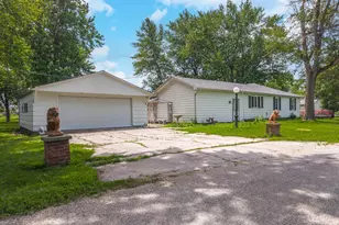 302 Norton St, Cabery, IL 60919 - Photo 2