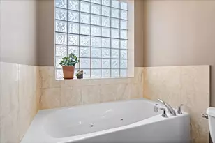 823 W Wolfram St, Chicago, IL 60657 - Photo 14