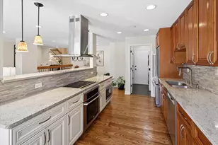 39 The Ct Of Cobblestone Ct, Northbrook, IL 60062 - Photo 10