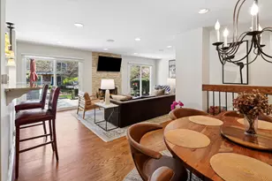 39 The Ct Of Cobblestone Ct, Northbrook, IL 60062 - Photo 8