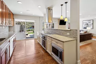 39 The Court Of Cobblestone Court, Northbrook, IL 60062 - Photo 12
