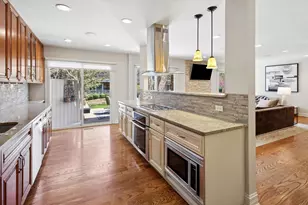 39 The Ct Of Cobblestone Ct, Northbrook, IL 60062 - Photo 12
