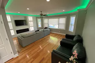 8136 S Luella Ave, Chicago, IL 60617 - Photo 2