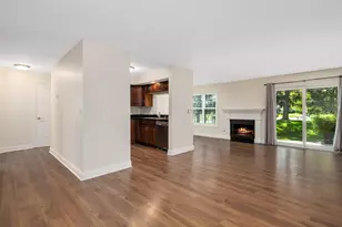 43 Foxcroft Rd, Naperville, IL 60565 - Photo 8