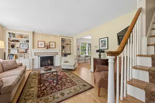 346 Lagoon Dr, Northfield, IL 60093 - Photo 4