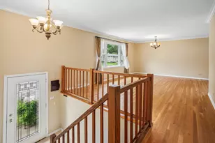 1062 E Williams Dr, Palatine, IL 60074 - Photo 2