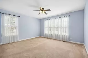 2261 Creekwood Dr, Mundelein, IL 60060 - Photo 10