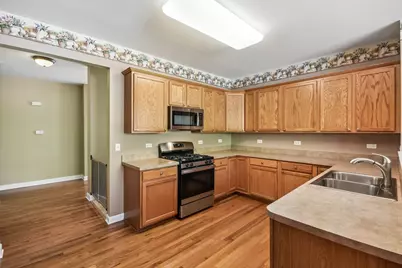 2261 Creekwood Drive, Mundelein, IL 60060 - Photo 6