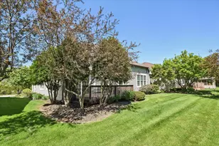 2261 Creekwood Dr, Mundelein, IL 60060 - Photo 26