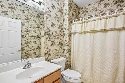 2261 Creekwood Drive, Mundelein, IL 60060 - Photo 14