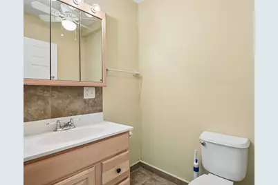 2261 Creekwood Drive, Mundelein, IL 60060 - Photo 20