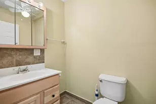 2261 Creekwood Dr, Mundelein, IL 60060 - Photo 20