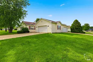 196 E 1st St, Manteno, IL 60950 - Photo 1