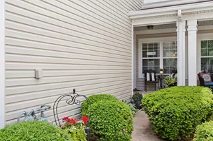 30404 Fowler Cir, Warrenville, IL 60555 - Photo 2