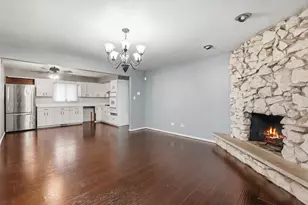 17142 Bernadine St, Lansing, IL 60438 - Photo 6