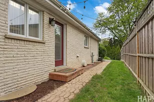 3930 Gloria Ct, Glenview, IL 60025 - Photo 32